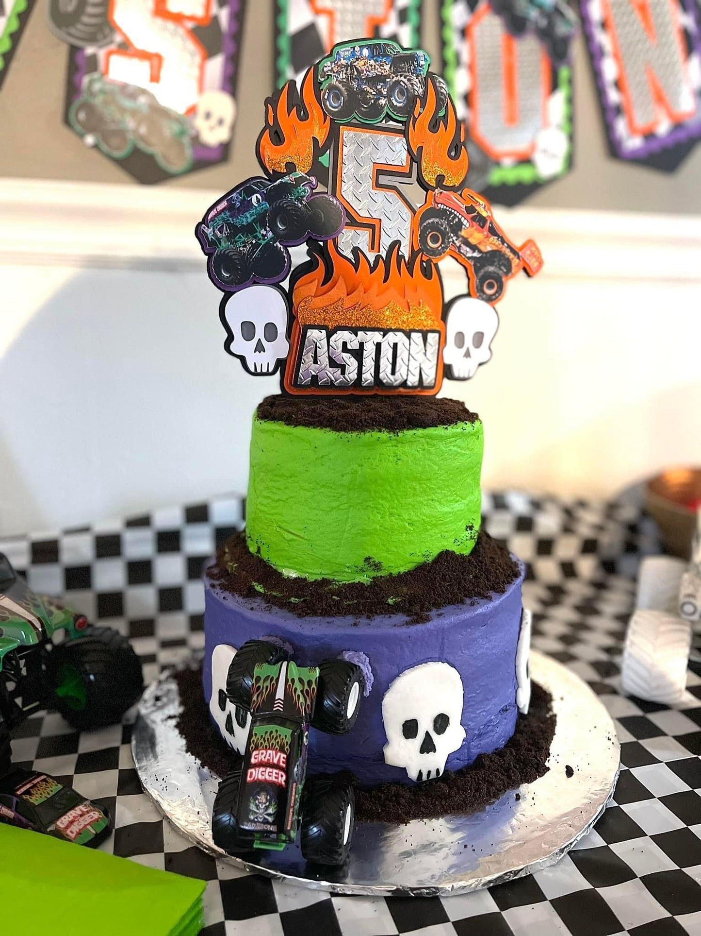 Monster Truck Monster Jam Grave Skull Digger Chrome Cake Topper